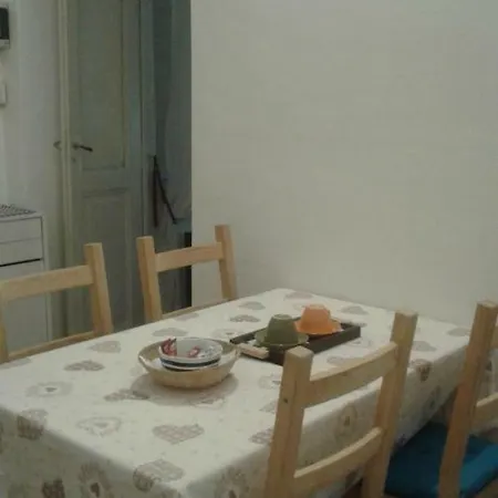 Tranquillo Interno Cortile In Borgo Po * 都灵